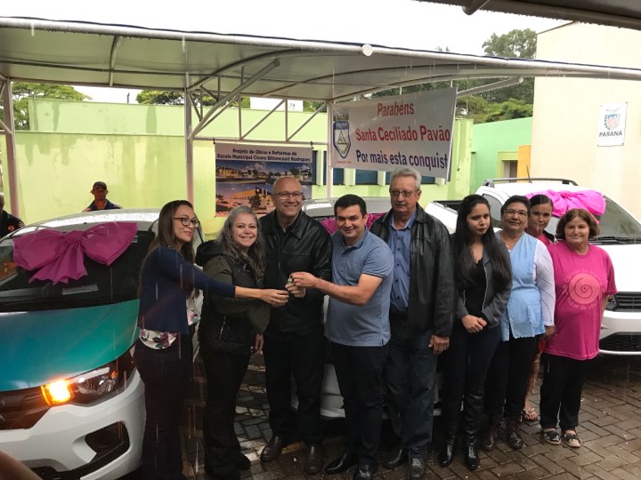 DEPUTADO LUIZ CLAUDIO ROMANELLI PARTICIPA DE ENTREGA DE 06 VEICULOS 0 KM EM SANTA CECILIA DO PAVÃO